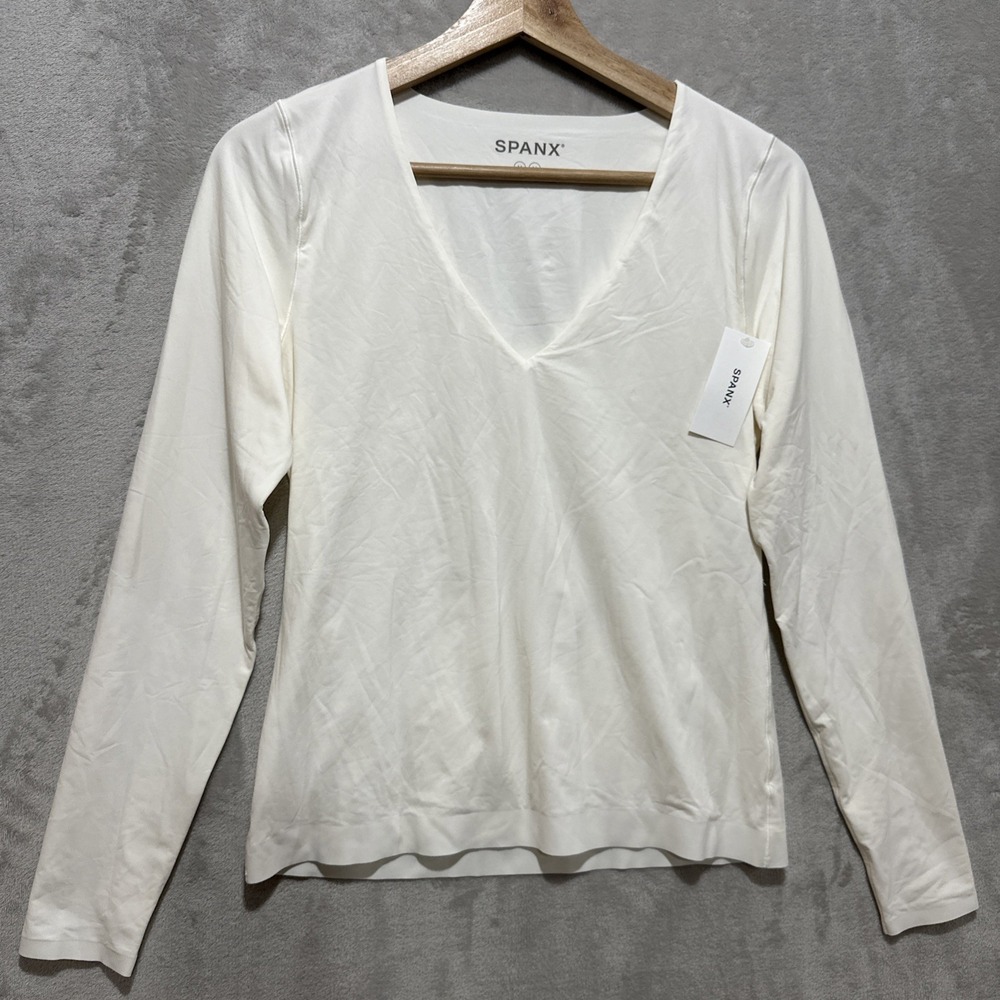 Spanx V-Neck Tee Top Women's Size M Cream Long Sleeve Smooth Stretch NWT